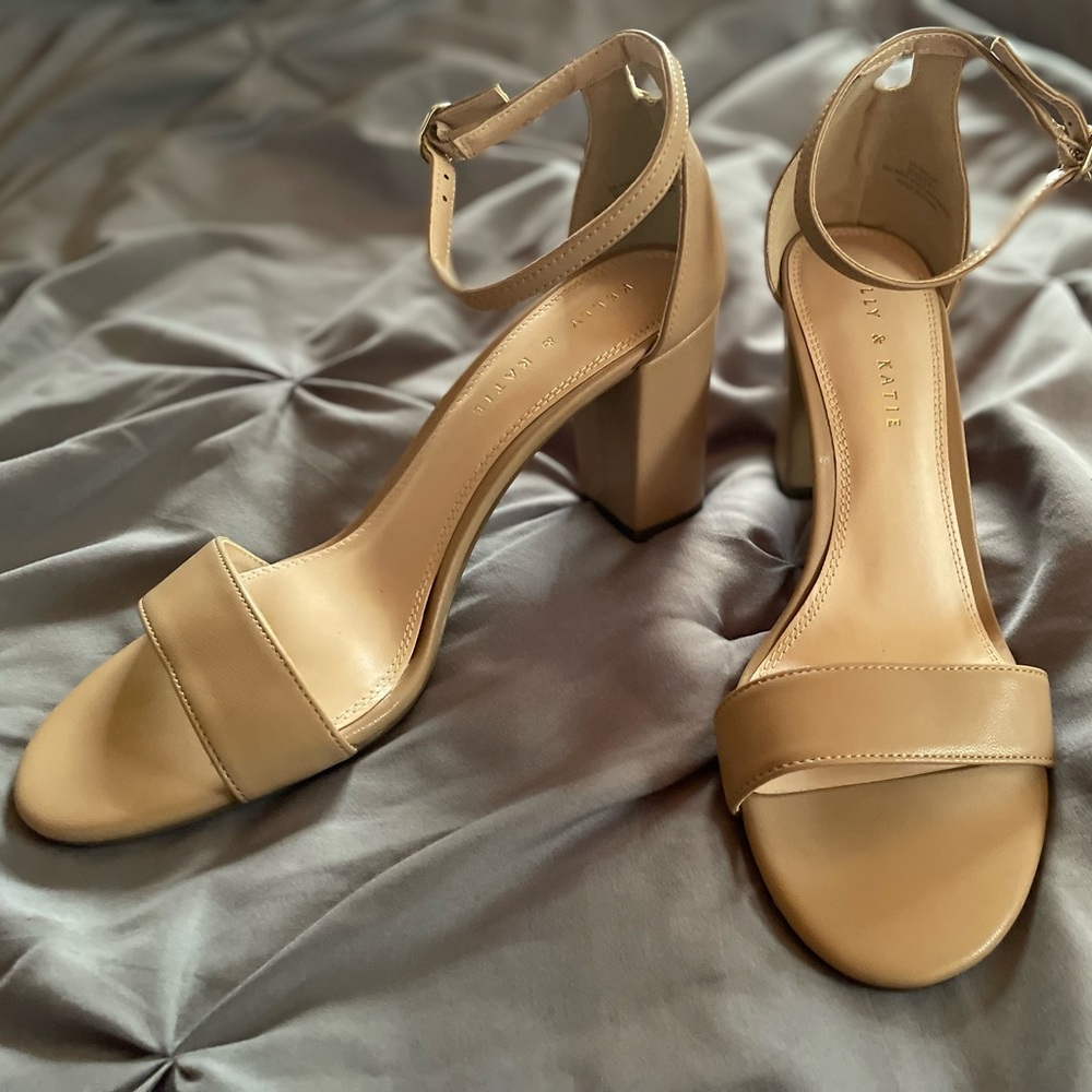 Katie & Kelly Nude Block Heel Size 9.5 BRAND NEW
